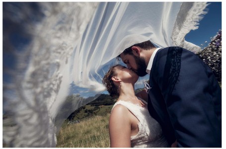 wedding photograph by Auckland wedding photographer Chris Loufte www.theweddingphotographer.co.nz Tangiaro Kiwi Retreat