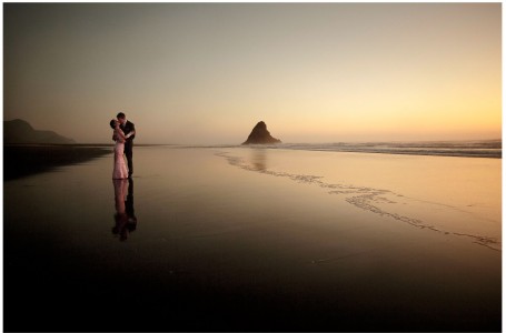wedding photograph by Auckland wedding photographer Chris Loufte www.theweddingphotographer.co.nz Karekare Beach